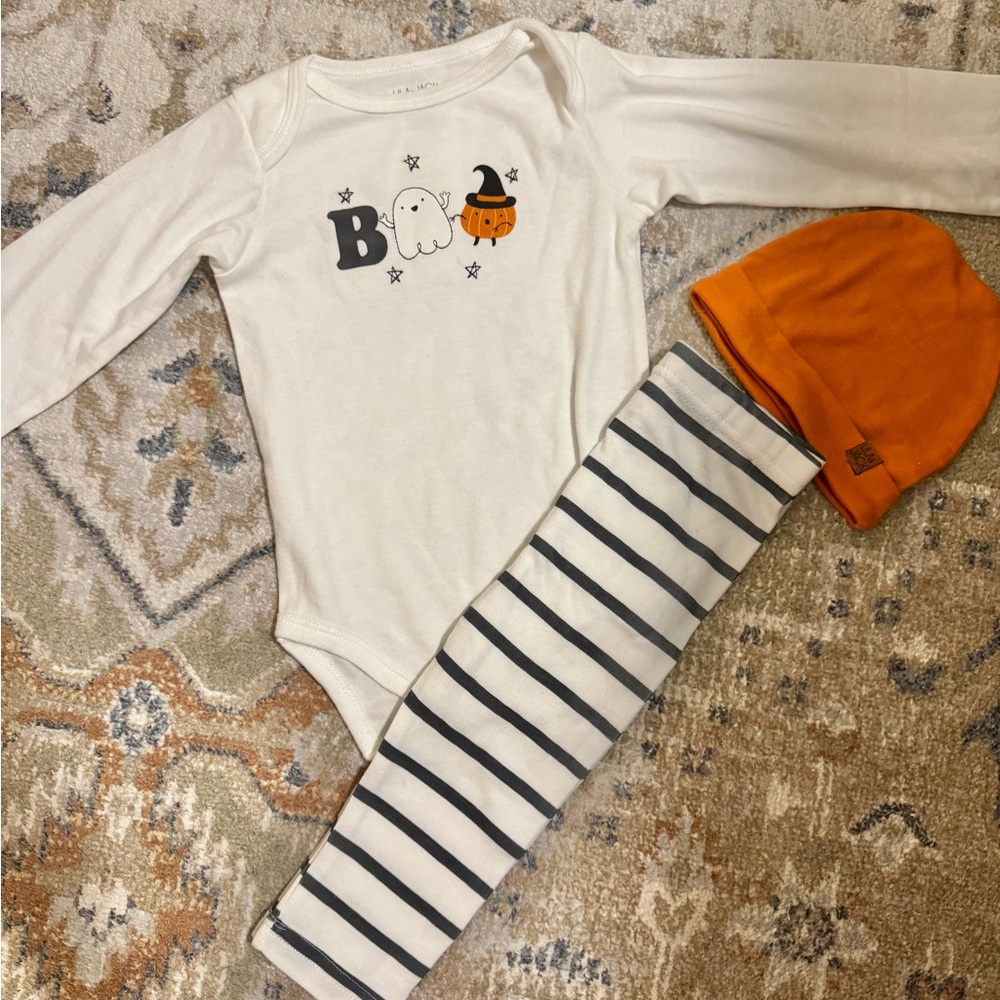 Lila and Jack | Halloween Baby Outfit with Striped Leggings and Hat